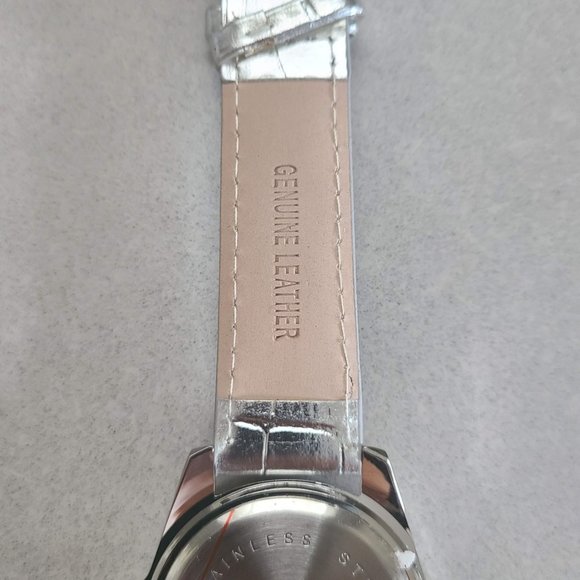 NWT Silver Manhattan Watch - Picture 9 of 9
